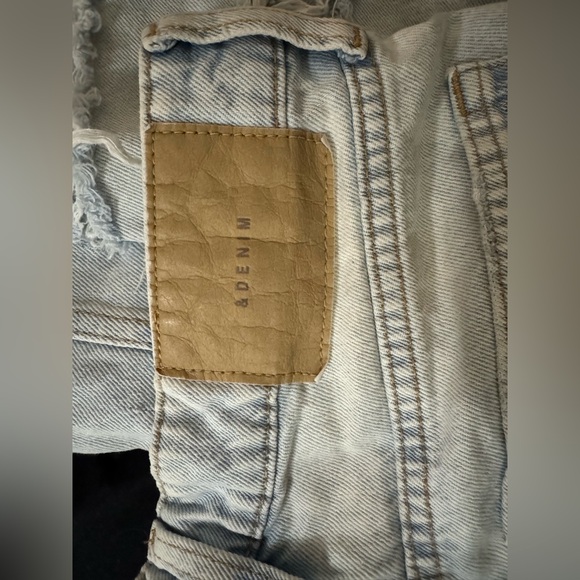 H&M Light Wash Denim Jeans - Picture 5 of 6